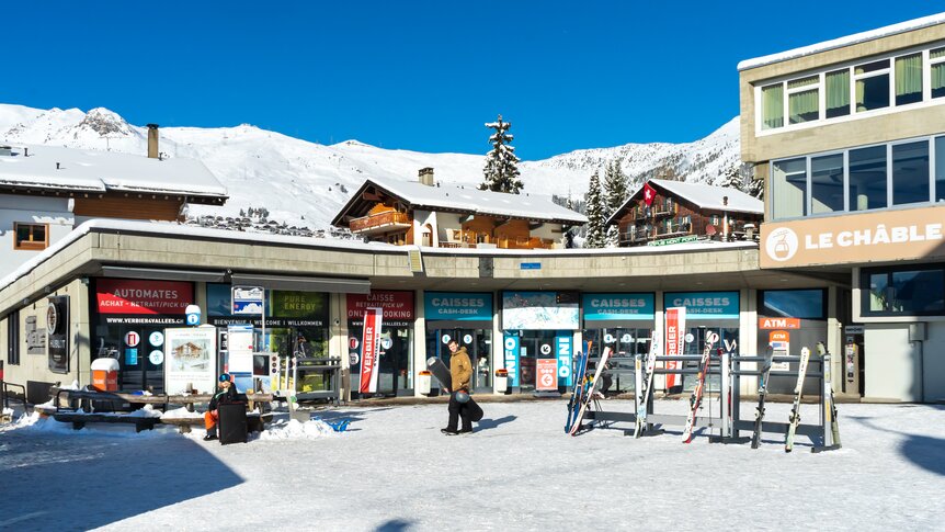 Médran Kassen und Fahrkartenautomaten, Verbier 4Vallées
