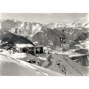 Winter 1964: Die neue Attelas-Seilbahn verdoppelt die gleichnamige Seilbahn. Durch die Verdoppelung der Strecke Verbier-Ruinettes wird der Zugang zum Attelas von Verbier aus ohne Änderung möglich.