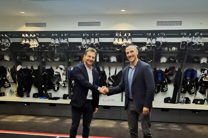 Laurent Vaucher, CEO Téléverbier SA und John Gobbi, CEO HC Fribourg -Gotteron SA